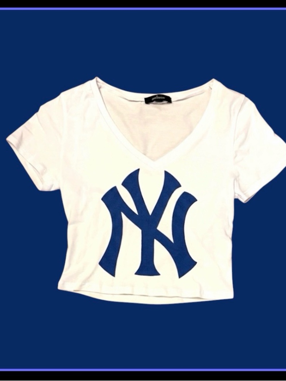 New York Yankees White V-Neck Cropped Tee